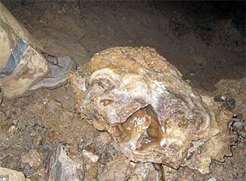 mỏ vàng huyền thoại, truyền thuyết về mỏ vàng, đá quý, nhà khảo cổ học