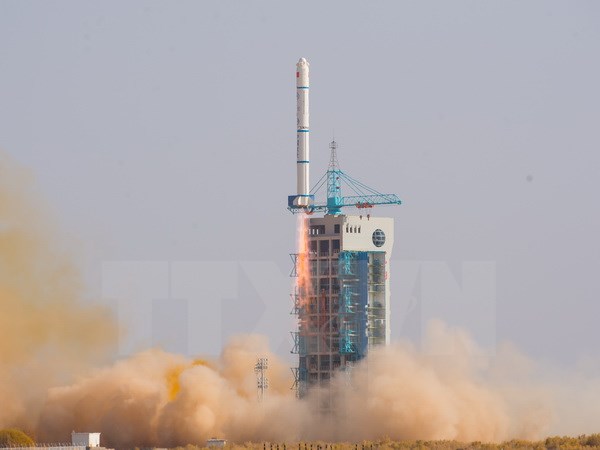 ph&oacute;ng vệ tinh, quỹ đạo, t&ecirc;n lửa, T&agrave;i nguy&ecirc;n Tr&aacute;i Đất