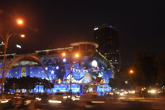 Giáng sinh nên một lần ghé qua khu trung tâm vui chơi chụp hình lung linh ở Trung tâm Quận 1, Sài Gòn