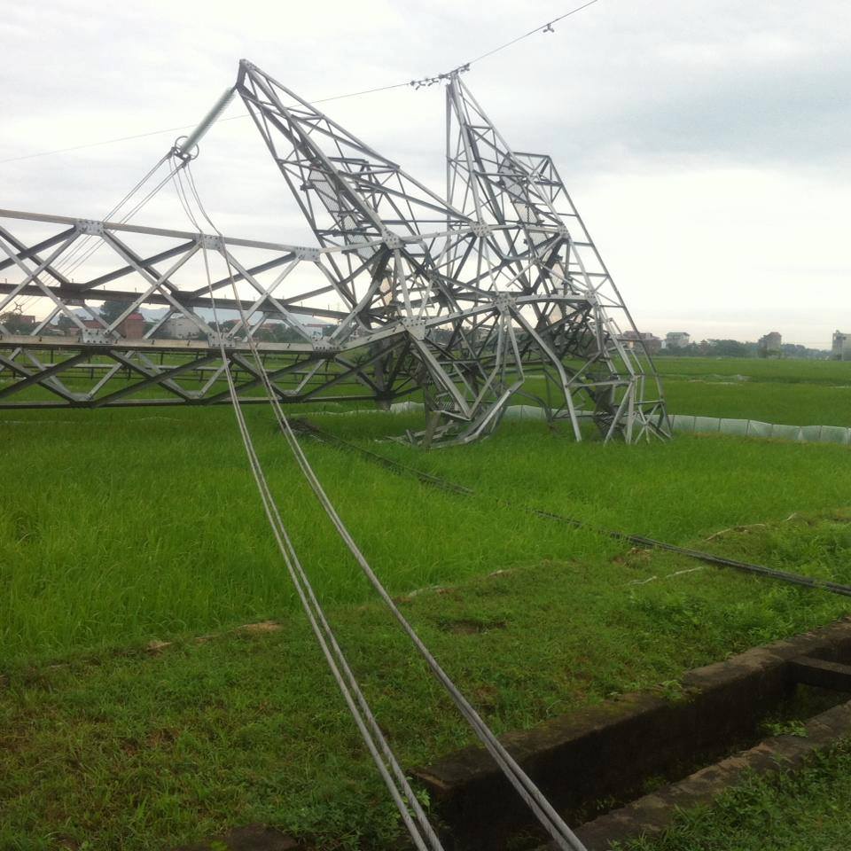 Giông lốc đã giật đổ cột điện đường dây 500 KV Quảng Ninh - Hiệp Hòa