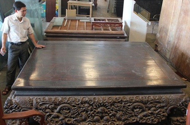 Chiếc sập gỗ trắc của đại gia làng đồng nát Hà Thành có giá tương đương với một ngôi nhà