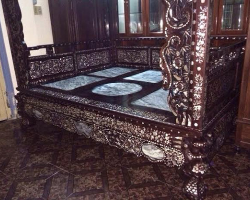 Giường công chúa làm hoàn toàn bằng gỗ trắc là thú vui xa xỉ của đại gia Việt