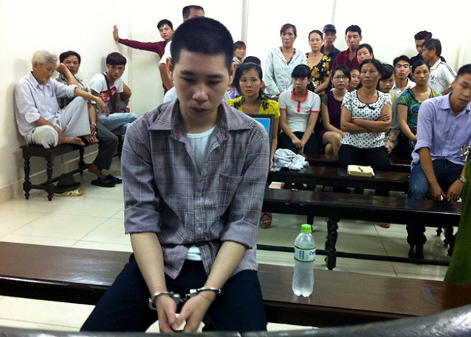 Bị cáo Tùng tỏ ra ăn năn, hối lỗi trong phiên tòa xét xử tại TP Hà Nội sáng 15/6