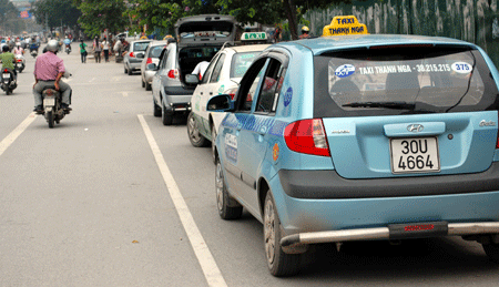 Hà Nội triển khai phương án mới để quản lý taxi dù