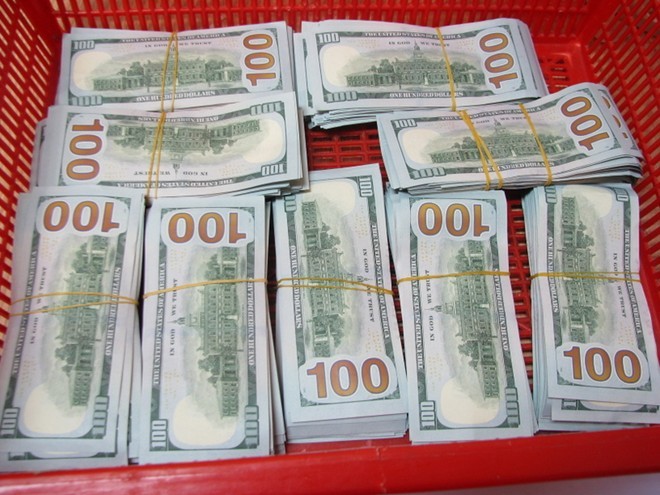 90.000 USD bị thu giữ tại Tân Sơn Nhất