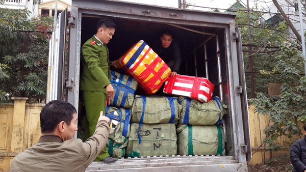 Hải sản lậu bị bắt khi đang trên đường vận chuyển vào Hà Nội