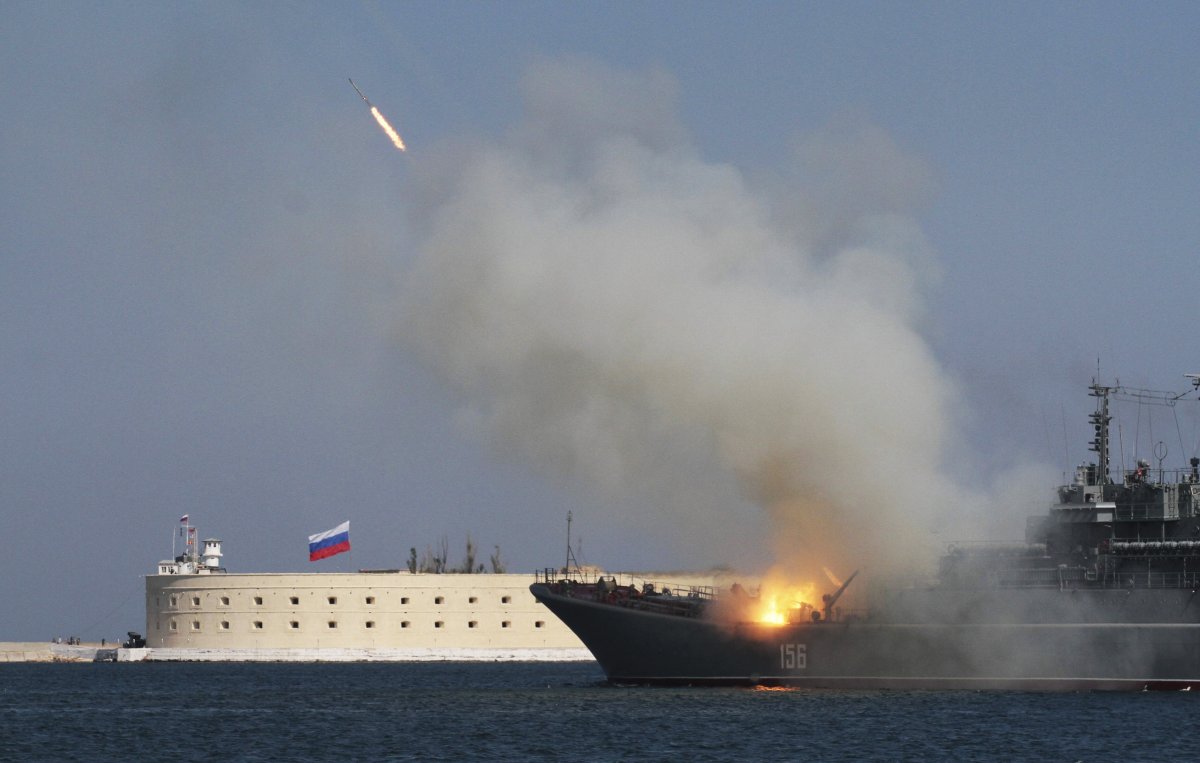 Một vụ cháy tàu chiến Nga trong lễ kỷ niệm 