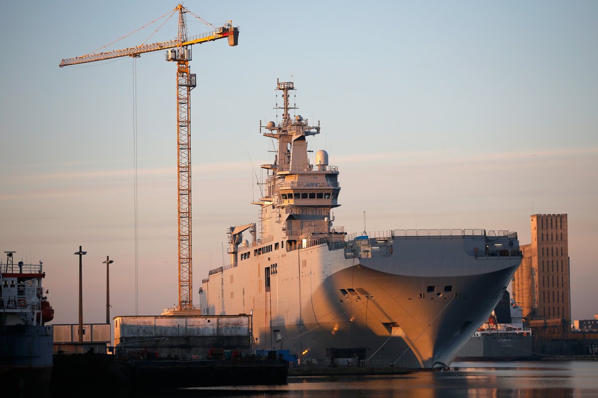 Chiếc tàu sân bay trực thăng lớp Mistral Vladivostok của Nga được nhìn thấy ở xưởng đóng tàu ở Saint-Nazaire, ngày 4/9 2014.