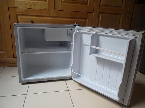  Tủ lạnh mini giúp tiết kiệm điện hơn tủ lạnh thông thường rất nhiều. Ảnh minh họa
