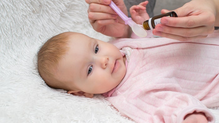 Är homeopati säkert för barn? Illustration som visar praktiska användningar av homeopatiska medel för barns hälsa, trygghet och naturlig läkning.