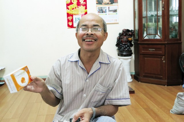 Nghệ sĩ Hán Văn Tình luôn tươi cười trong quá trình điều trị bệnh ung thư