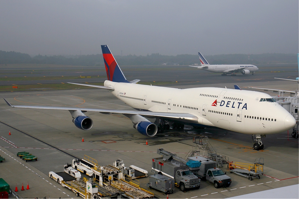 Máy bay của hãng hàng không Delta Airlines đã phải hạ cánh khẩn cấp vì cơ trưởng bị kẹt ngoài buồng láii