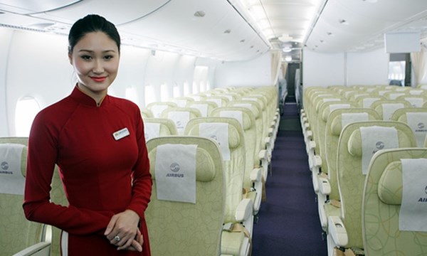 Cục quản lý Hàng không Việt Nam ra quy định mới tiếp viên trưởng sẽ là người có mặt trong buồng lái nếu 1 trong 2 phi công ra ngoài