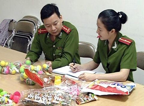 Cơ quan chức năng kiểm tra số hàng lậu có xuất xứ Trung Quốc
