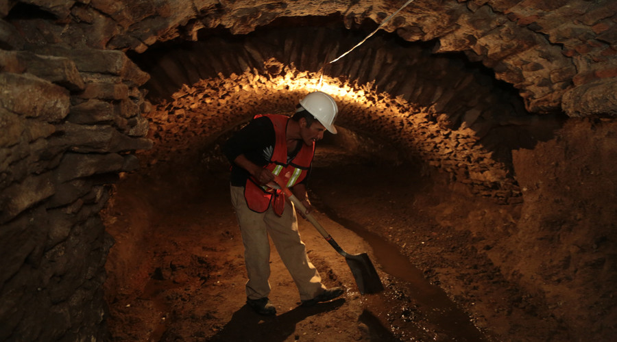 Một trong những đường hầm cổ được phát hiện tại Puebla. Ảnh AFP