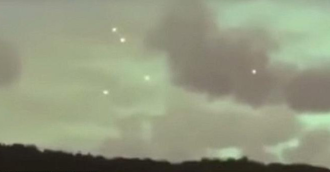 Hình ảnh UFO xuất hiện trên bầu trời Hawaii