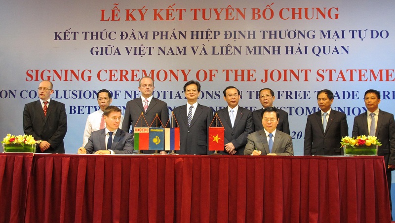 Thủ tướng chứng kiến ký kết tuyên bố chung FTA Việt Nam – Liên minh Hải quan. Ảnh: BCT