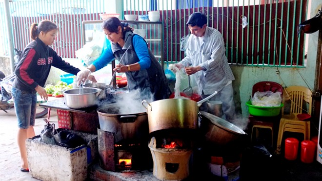 Bao tay nilon thường xuyên được các chủ cửa hàng ăn uống sử dụng để tiếp xúc với thức ăn có nhiệt độ cao