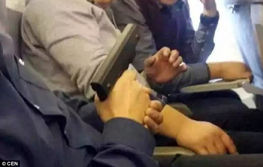 Thậm chí từng có trường hợp hành khách Trung Quốc mang súng lên máy bay