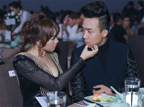 Hari Won diện váy ‘hở bạo’ ôm sát tham gia sự kiện cùng Trấn Thành