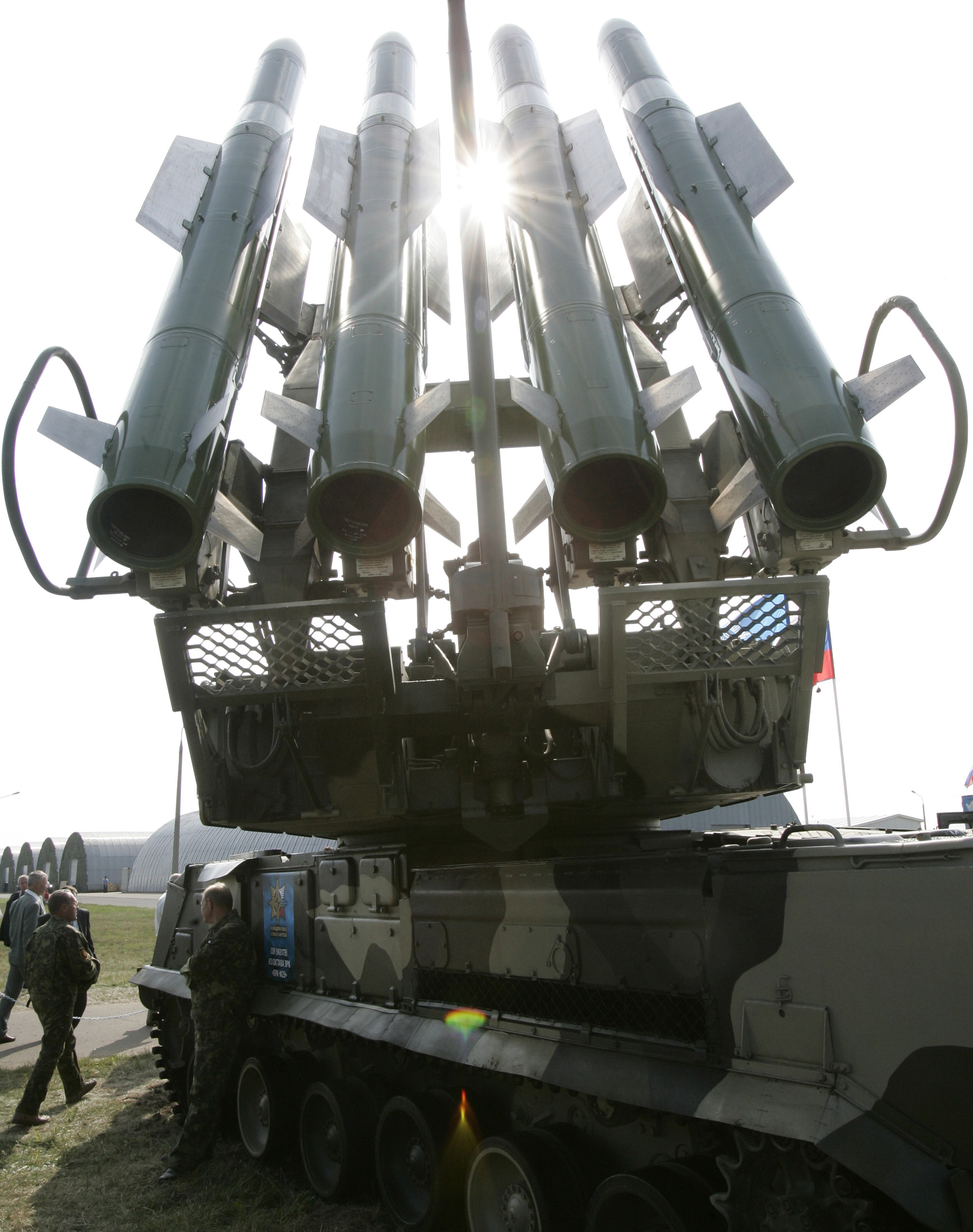 Hệ thống tên lửa BUK có tầm bắn từ 3-50km tùy phiên bản 