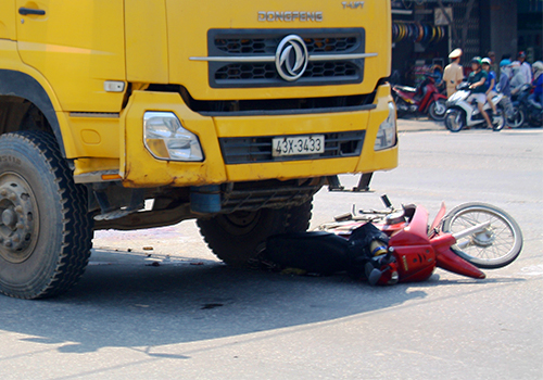 Hiện trường vụ tai nạn giao thông gây hậu quả nghiêm trọng