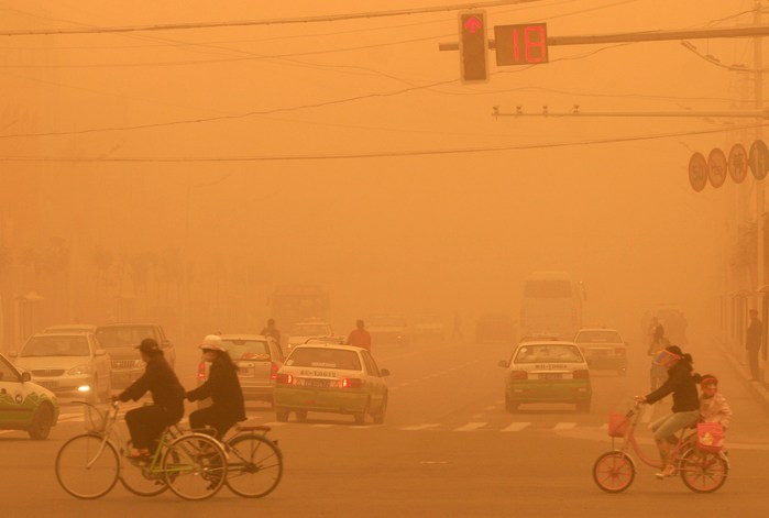 Hiện tượng bão cát mạnh nhất 13 năm qua đã đổ vào Bắc Kinh