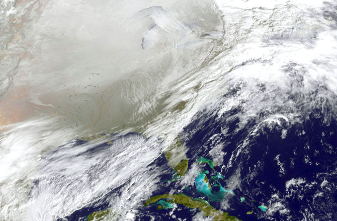 Hình ảnh do vệ tinh NOAA ghi lại thời điểm lốc xoáy vùng cực (polar vortex) tràn qua Mỹ vào khoảng đầu năm 2014.