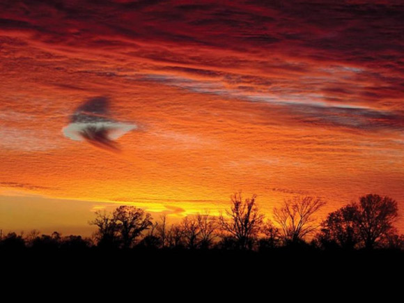Hiện tượng bí ẩn lỗ mây thường bị nhầm với các UFO
