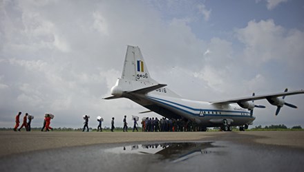 Máy bay quân sự Myanmar chở 116 người mất tích khi bay ngang biển