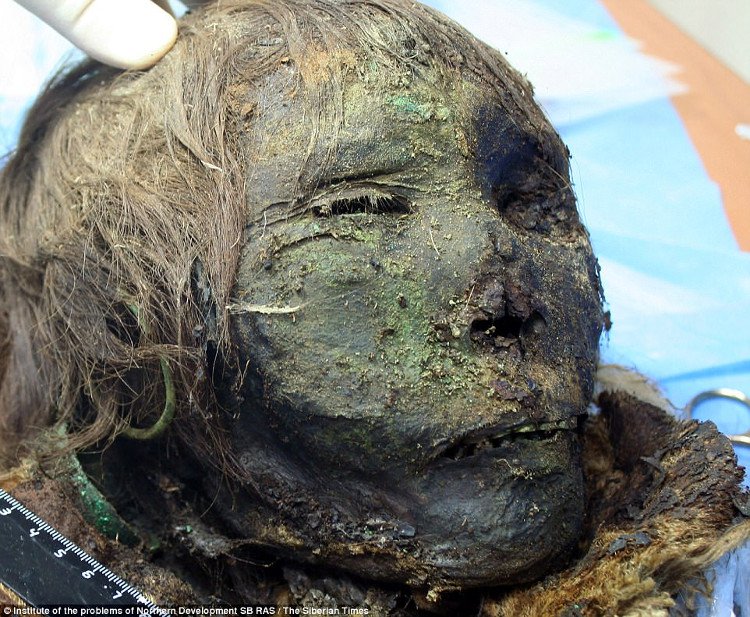 Phát hiện thêm một xác ướp 1000 năm vẫn còn nguyên tóc, lông mi cong vút