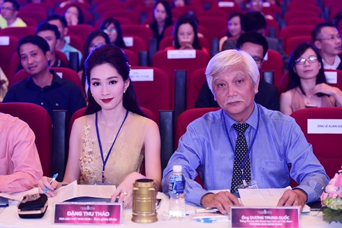 Nhà sử học Dương Trung Quốc: Chúng ta đã quá quan trọng những cuộc thi Hoa hậu