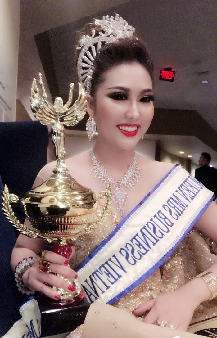 Phi Thanh Vân bất ngờ đăng quang Hoa hậu Doanh nhân Thế giới người Việt 2017