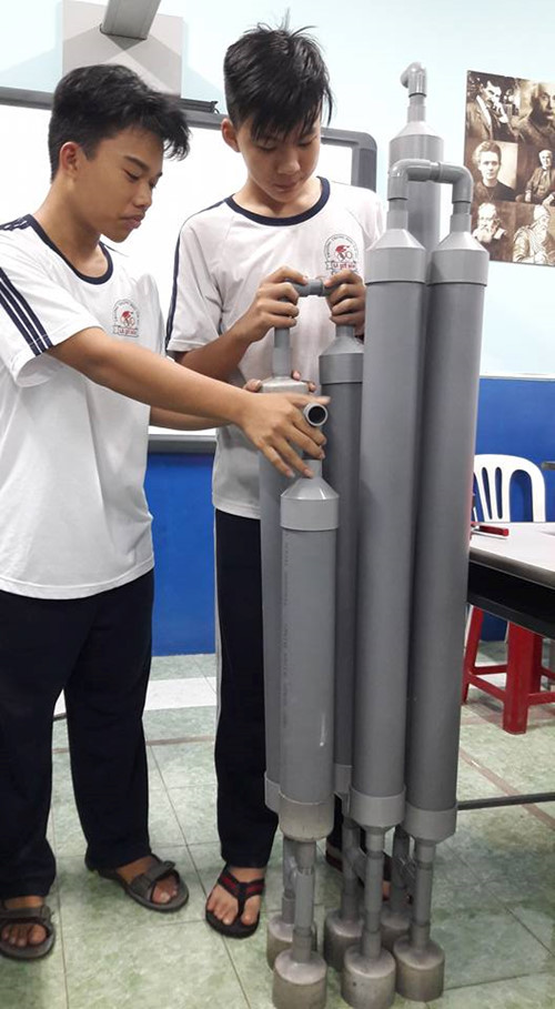 Học sinh lớp 9 biến nước thải máy lạnh thành nước uống