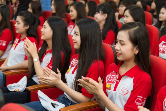 VTop 45 Hoa khôi sinh viên Việt Nam giao lưu với tác giả 'Chuyện nhà Dr Thanh'