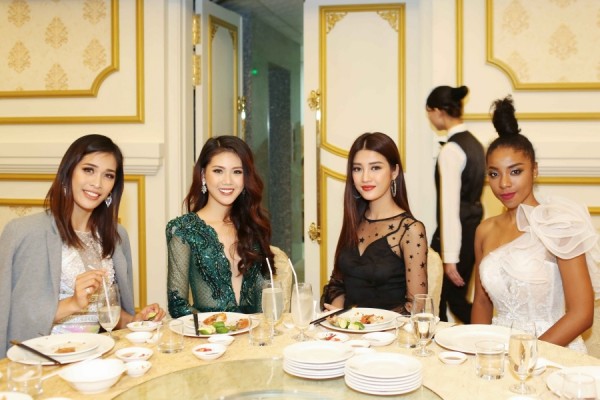 Dàn thí sinh Miss Universe Vietnam xuất hiện nóng bỏng tại đêm dạ tiệc HHHV