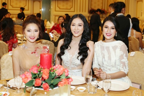 Dàn thí sinh Miss Universe Vietnam xuất hiện nóng bỏng tại đêm dạ tiệc HHHV