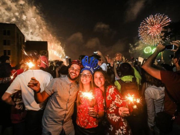 Những bữa tiệc ánh sáng 'đã mắt' nhất đón năm mới 2018