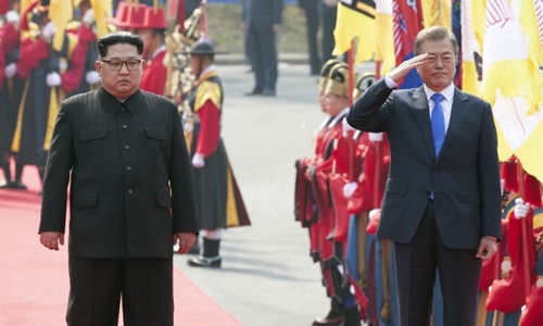 Những hình ảnh hiếm hoi về cuộc gặp lịch sử của 2 lãnh đạo Hàn Quốc - Triều Tiên