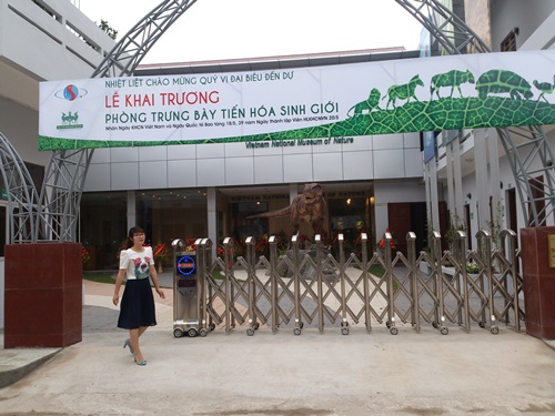 Bảo tàng Thiên nhiên Việt Nam nằm trong khuôn viên Viện Hàn lâm KH&CN Việt Nam ở Hoàng Quốc Việt, Hà Nội