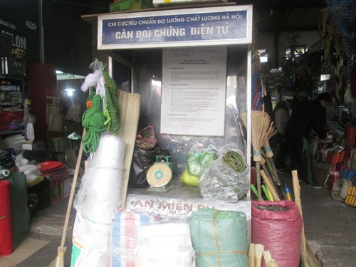 Cân đối chứng trong chợ ở Hà Nội