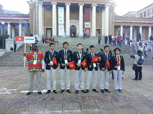 Đội tuyển Việt Nam thi Toán quốc tế IPM 2014 chụp ảnh tại Nam Phi