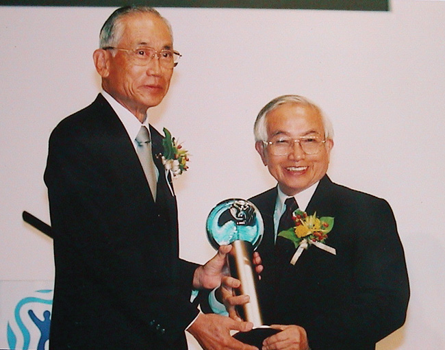 GS. Võ Quý, nhà môi trường học Việt Nam đã được Tạp chí Time (Mỹ) bình chọn là người hùng về môi trường năm 2008