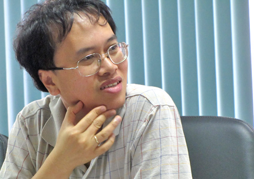 GS Đàm Thanh Sơn (quê quán Bắc Ninh) sinh năm 1969 tại Hà Nội. Năm 1984, Đàm Thanh Sơn đoạt huy chương vàng tại kỳ thi Olympic toán quốc tế với số điểm tuyệt đối 42/42
