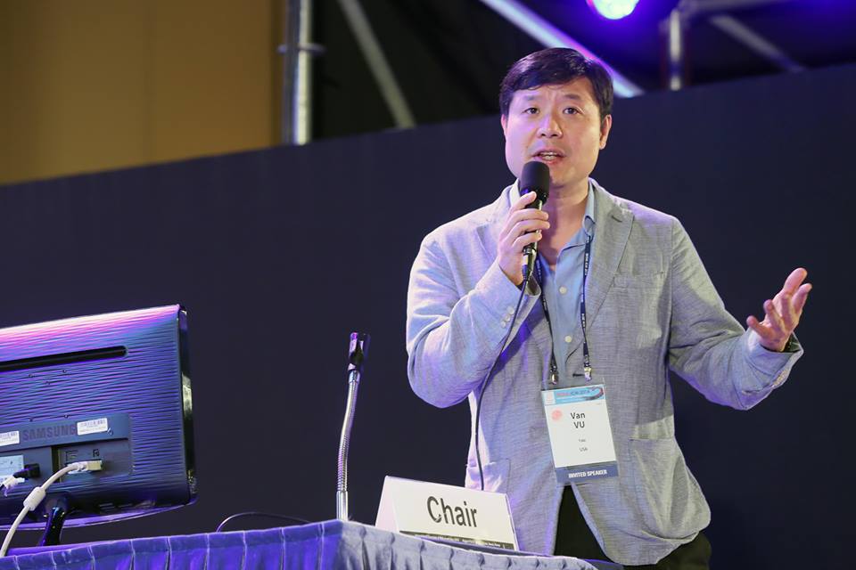 Nhà khoa học được hỗ trợ kinh phí tham dự các Hội nghị quốc tế. Trong ảnh là GS Vũ Hà Văn tại Đại hội Toán học thế giới