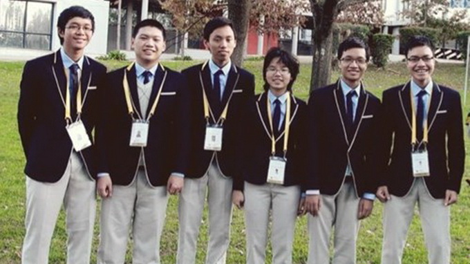 Đoàn Việt Nam thi Toán Quốc tế IMO 2014. Các em đều được cấp học bổng