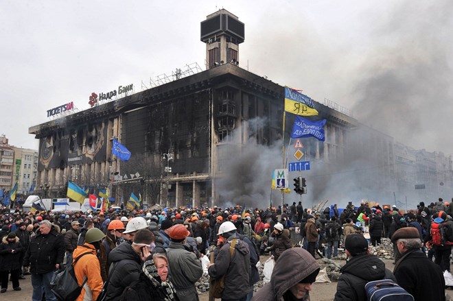Khung cảnh như bãi chiến trường ở thủ đô Kiev ngày 19/2 (Nguồn: AFP/TTXVN)