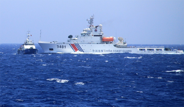 Tàu Hải cảnh Trung Quốc chủ động đâm thẳng vào mạn trái tàu Cảnh sát biển Việt Nam. Nhưng tàu CSB VN đã dừng và lùi máy kịp thời.