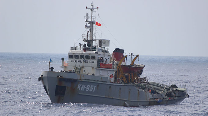 Tình hình biển Đông 25/6: Tàu Trung Quốc hung hăng ngăn cản tàu Việt Nam