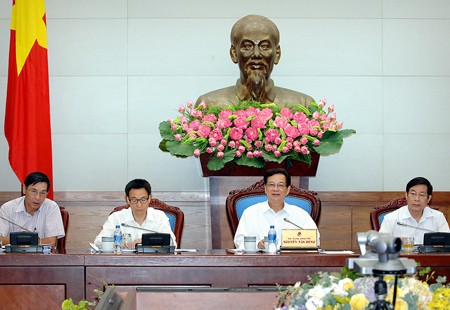 Thủ tướng Nguyễn Tấn Dũng chỉ đạo các bộ, ngành, địa phương phải đẩy nhanh việc ứng dụng CNTT vào công tác chỉ đạo, điều hành, quản lý Nhà nước. Ảnh: VGP/Nhật Bắc